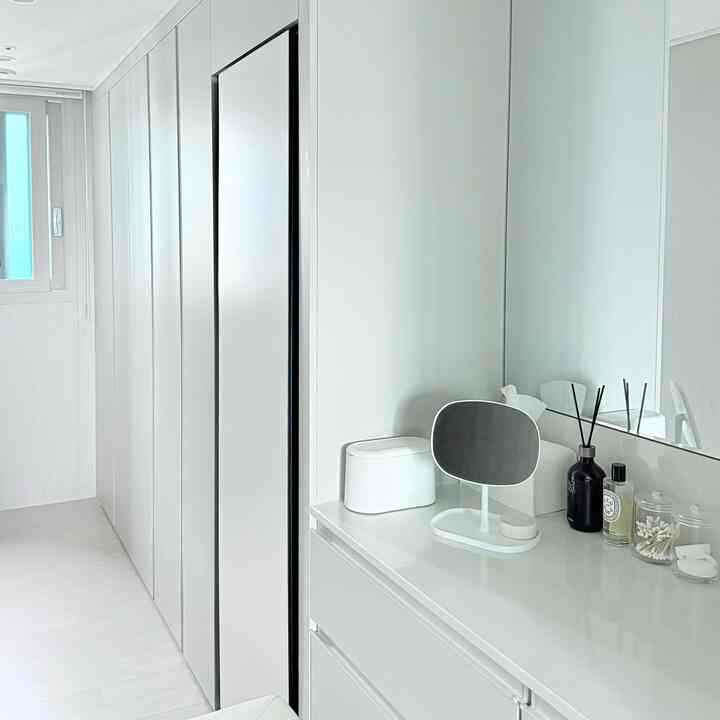 
雨の日の朝
出勤するのが嫌な日：（
蜂蜜の空ですが、みんな楽しい週末になってください🩶



#コンスープ記録集 
#lgオブジェコレクション #lgスタイラー 