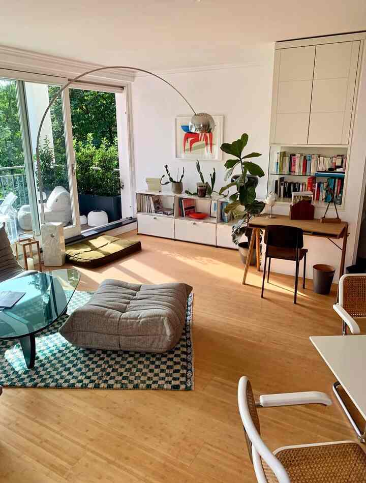 A perfect blend of form and function,mid-century curves, tactile fabrics, and plenty of green views. This is my kind of living room inspiration 🌟

Credit: @stadtwaldfluss

#InteriorDesign #LivingRoomInspo #MidCenturyModern #TimelessStyle #WarmMinimalism #DesignLovers #HomeDetails