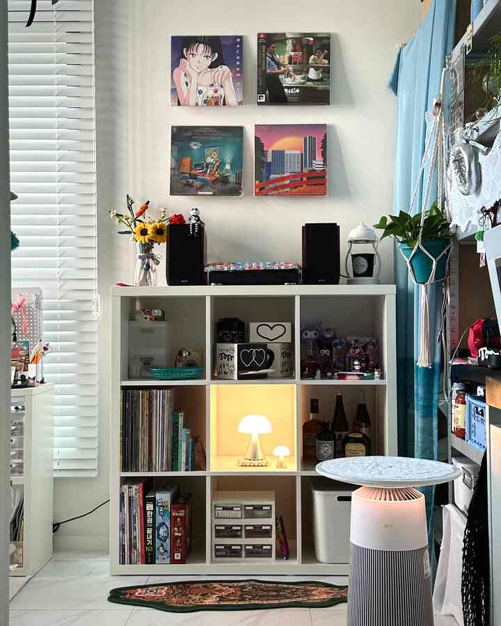 White-toned living room featuring IKEA Kallax shelf with LPs and illuminated LED mushroom lamp in a modern cozy setting
