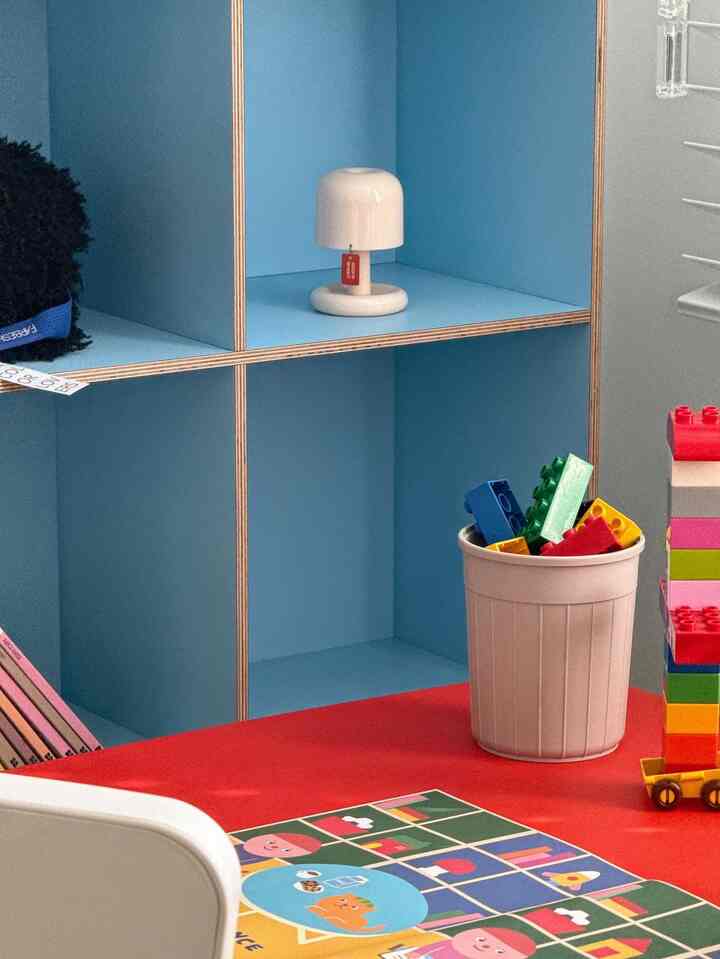 #같이사는집 #도씨네집 #맞팔 #소통 #레고방 #아이방꾸미기

Kalian bisa langsung tahu hanya dengan melihat fotonya, kan?
Ini harta karun Dami, anak berusia 5 tahun yang nakal! 🧡

Warna-warnanya yang cerah membuat hari Dami semakin ceria!

#PenitipanAnak #아이가있는집 #아들 #아들방꾸미기 #아이방인테리어 #아이방가구 #탬버린하우스 #책장 #육아템 #육아필수템 #아파트인테리어 #아파트 #25평인테리어 #작은방 #작은방꾸미기 #25평 #레고인테리어 #레고정리함 #셀프인테리어 #집꾸미기 #내돈내산 #아이방 #이케아 #이케아추천템