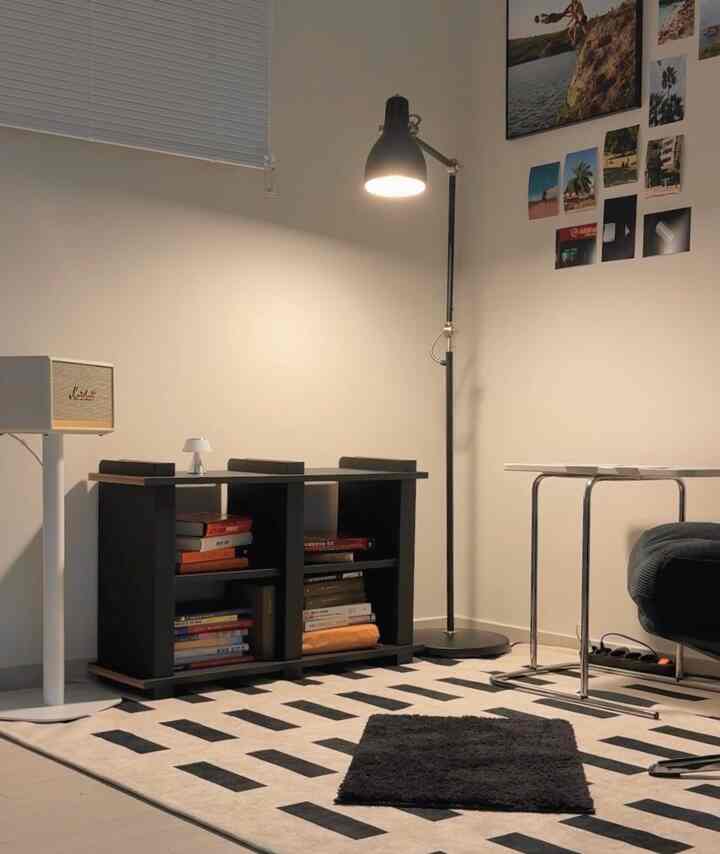 Since moving, I'm finally decorating the study I've always wanted. Stacking books and playing music makes it so nice to just sit there 😂

I filled the light stand, the rug, the doormat, and the armchair with IKEA products.
I added TUUK paper furniture to the small bookshelf. It was easy to assemble and the perfect weight allowed me to achieve the look I wanted. I love that it's made of eco-friendly materials.

I'm trying to create a space that makes people want to come back and read more 🙂

#StudyInterior #홈오피스 #조명인테리어 #이케아가구 #내공간꾸미기 #홈스타일링 #블랙앤화이트 #tuuk #lexon