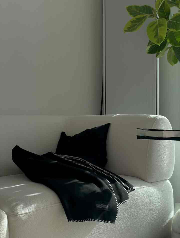  #홈패브릭 #gbh #소파블랭킷 #거실인테리어 #신혼부부인테리어 #신혼집거실스타일링 