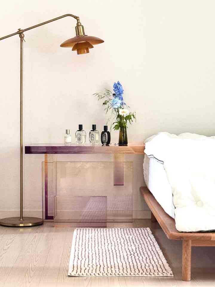 私の家のもう一つのフォトゾーン、寝室です🛏️
生花アレンジまで加わったカラーの組み合わせが目に入るたびに気分がいいです。
きれいに保つのが一番難しい空間だが、だからなのか手をひとつひとつにもっと愛情が行く所でもある #私たちの家フォトゾーン 




#FTC17期のストーリー 