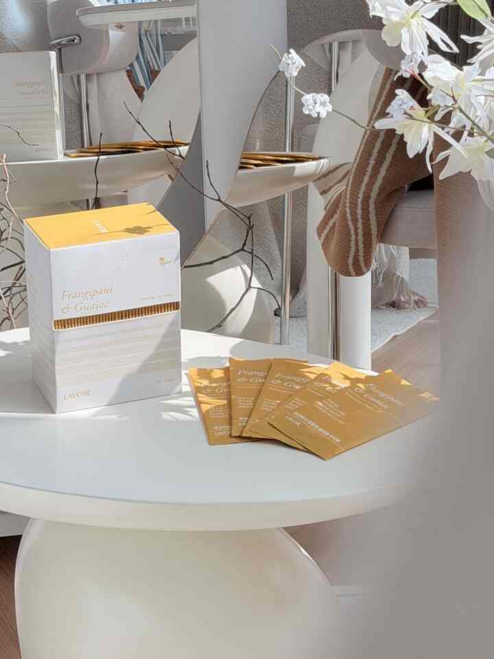 ＃サリムサル＃コンスープ記録集 

#eveningvibes 🌿🧺✨

夜空が涼しくなった最近、
洗濯物を仕上げ、乾燥機に
シートを一枚入れると—🧺

集電体がふわふわの香りでいっぱいです💗 

フランジニーフローラルにウッディなガイアックの香まで、
優しくてエキゾチックな残響が長く残る
まるで旅行に来たような気分まで良くなる香り🏖️

シート紙特有のべたつきもなく、
静電気の心配まではっきりと減る
服の管理がはるかに楽になりました🪞👔

📍製品情報はタグまたはフォロー後にDM💌

＃ラブア＃乾燥機シート＃パフューム乾燥機シート＃ドライシート＃香りシート＃香りのテンプレート＃スタイラーシート＃リビングの香りテンプレート＃サリムテム＃ライフスタイル＃ユアテーブル＃ロフトエイト