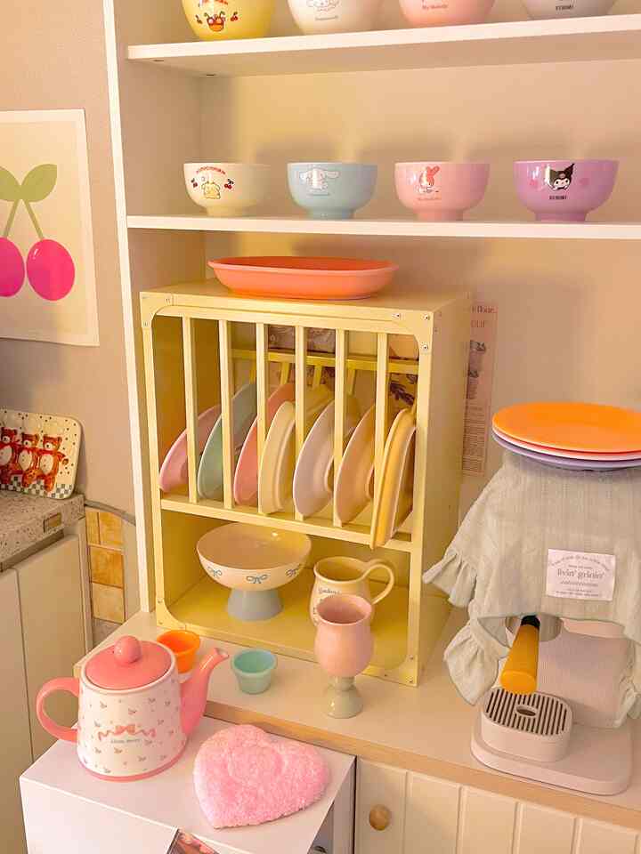 💌Butter & White Kitchen Rack Today's House Collaboration Market #오픈

Everyone! You've probably seen stainless steel kitchen racks, right?
This one comes in a sweet butter color and a bright + clean white,
and I fell in love with it right away...💡

I've used a variety of kitchen racks,
and this one is by far the most durable!!!
You'll understand why I said it's durable when you receive it✨

A kitchen rack that can be used in a variety of ways, from the kitchen to the home cafe! Thanks to the Today's House x Malgeumi collaboration,
we're offering it at the lowest price possible.🏠

📍When will it be available?
It will run from September 29th (Mon) to October 9th (Thu).

Since it's on the Today's House page,
I think it'll be easy to purchase!

🎁Which color do you prefer?

This popular item is currently sold out, so please note that shipping will begin sequentially from October 10th, after the Chuseok holiday. 🍒

In addition to the S/L sizes I'm using, we also have a M size available. 🫶🏻

#Today's House #콜라보마켓 #키친랙 #디쉬랙 #버터인테리어 #화이트인테리어 #마켓 #컬러템 #컬러인테리어 #홈카페 #홈카페인테리어 #홈카페소품 #주방가구 #주방수납장 #주방꾸미기 #주방인테리어 #주방템 #살림템 #감성주방 #감성주방용품 #키친테리어 #키친웨어 #그릇정리 #정리템 #수납템 #작은주방 #작은주방인테리어 #홈카페가구 #자취방인테리어