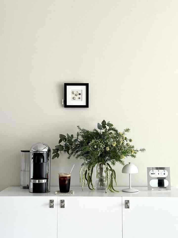 X NESPRESSO
⠀⠀⠀⠀⠀⠀⠀⠀⠀⠀⠀⠀⠀⠀⠀⠀
豊かなクレマが魅力的なネスプレッソ・バーチャオ☕️
今回新しくお披露目したVertuo Plus Chrome Edition 
ステンレス感性で満たした当ホームカフェが完成しました✨
⠀⠀⠀⠀⠀⠀⠀⠀⠀⠀⠀⠀⠀⠀⠀⠀⠀⠀⠀⠀
愛情のある私の空間で
毎朝一杯のコーヒーで始まる一日、
家の中いっぱいに広がるコーヒーの香りと完全な自分だけの時間、 
最高の幸せです☕️🫶🏻
⠀⠀⠀⠀⠀⠀⠀⠀⠀⠀⠀⠀⠀⠀⠀⠀⠀⠀⠀⠀
クロム特有のモダンで感覚的なデザインと 
光によって反射されるほのかな魅力まで加わり
空間もさらに特別になりました。
⠀⠀⠀⠀⠀⠀⠀⠀⠀⠀⠀⠀⠀⠀⠀⠀⠀⠀⠀
様々なカプセルで選んで楽しむお好みのコーヒー、
ボタンひとつで出来上がる豊かなクレマ。
カフェに行かなくても
ネスプレッソバーチャオクロムエディションと一緒なら 
毎日が特別になります〰️☕️🩶✨
⠀⠀⠀⠀⠀⠀⠀⠀⠀⠀⠀⠀⠀⠀⠀⠀⠀⠀⠀
手軽に自宅でカフェクオリティのコーヒーを楽しめる
ネスプレッソバーチャオプラスクロムエディション！
ホームカフェ入門者の方にも強力おすすめですよ！ 
⠀⠀⠀⠀⠀⠀⠀⠀⠀⠀⠀⠀⠀⠀⠀⠀⠀⠀⠀⠀⠀

⠀⠀⠀⠀ ⠀⠀⠀⠀⠀⠀⠀⠀⠀⠀⠀⠀⠀⠀⠀⠀⠀
⠀⠀⠀⠀⠀⠀⠀⠀⠀⠀⠀⠀⠀⠀⠀⠀⠀⠀⠀
✴︎本レビューはネスプレッソから製品を無償提供されて作成した文です。
⠀⠀⠀⠀⠀⠀⠀⠀⠀⠀⠀⠀⠀⠀⠀⠀⠀⠀⠀⠀⠀
⠀⠀⠀⠀⠀⠀⠀⠀⠀⠀⠀⠀⠀⠀⠀⠀⠀⠀⠀
 🔖Vertuo Plus Chrome Edition - ネスプレッソ 
⠀⠀⠀⠀⠀⠀⠀⠀⠀⠀⠀⠀⠀⠀⠀⠀⠀⠀⠀
⠀⠀⠀⠀⠀⠀⠀⠀⠀⠀⠀⠀⠀⠀⠀⠀⠀⠀⠀
＃広告＃協賛＃製品提供
#ネスプレッソ #nespresso
#ネスプレッソバーチュウ #ネスプレッソバーチュオプラス
#バーチャルプラスクローム
#コーヒーマシン #ホームカフェ #鉄テリア #クローム 
＃コーヒースタグラム＃カプセルコーヒー＃バーチャオカプセルおすすめ
＃インテリア＃ホームスタイリング＃私たちの家フォトゾーン 
＃今日の家＃家を飾る＃ホームカフェインテリア 
＃コンスープ記録＃コンスープ記録集 