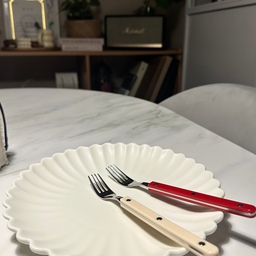 #콘수프기록집 #살림살이 #주방템 #시에르파르베 #시라쿠스접시 #시에르파르베포크 #디저트접시 #디저트포크 #맞팔
얼마전 시에르파르베 포크를 구입했는데
요거 색감이 너무 매력적이에요 ㅎㅎ
색별로 다 들이고 싶더라구요😆
포크 크기도 디저트용으로 딱이고 앞으로 자주 애용템 입니다 ㅎㅎ