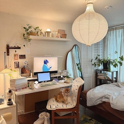 #살림살이 1 #콘수프기록집 
집에서 가장 오래머무르는곳이 바로 데스크공간인데요, 디자인부터 너무도예쁜 고유의 노마드 카본매트를 들였어요!
노마드 카본매트는 자극없는 포근함으로 양면 모두 민감한 피부에도 안심하고 사용할 수 있으며, 푹신한두께감이 정말 너무도 편한거있죠!
총 6단계 온도 조절이 가능하며,
3중 코팅 탄소 열선으로 더욱더안전하게
컴팩트한 사이즈로 다양한공간에 활용할수있어 더욱더 마음에들어요!
#고유 #카본매트 #노마드카본매트 #탄소매트 
#전기장판 
#콘수프기록집 #스페셜크리에이터 #오늘의집
#데스크인테리어 #빈티지인테리어 
