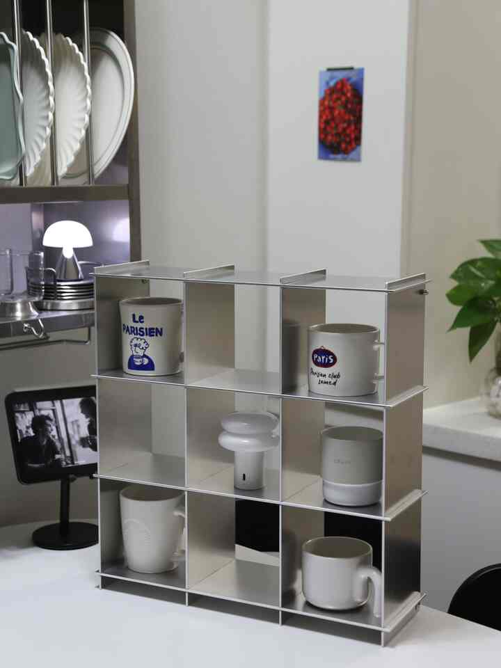 #우리집포토존 #콘수프기록집 #예쁜템최고야
Adding another terrier to our home photo zone 🩶
I was debating whether to buy the Villa de Casa cup shelf
but I bought it as soon as I heard about its opening 🩶
You have to buy what catches your eye, right? 👀

#Villa de Casa #컵선반 #컵보드
#Kitchen #주방인테리어 #쇠테리어 #쇠맛 
#Kitchen Rack #키친랙인테리어 #하우스하우스키친랙 
#Home Cafe #홈카페인테리어 #홈스타일링 #홈데코
#Kitchen Rack #하우스하우스키친랙 
#Lighting #일광전구 #스노우맨 #렉슨 
#Same D #세임디컵