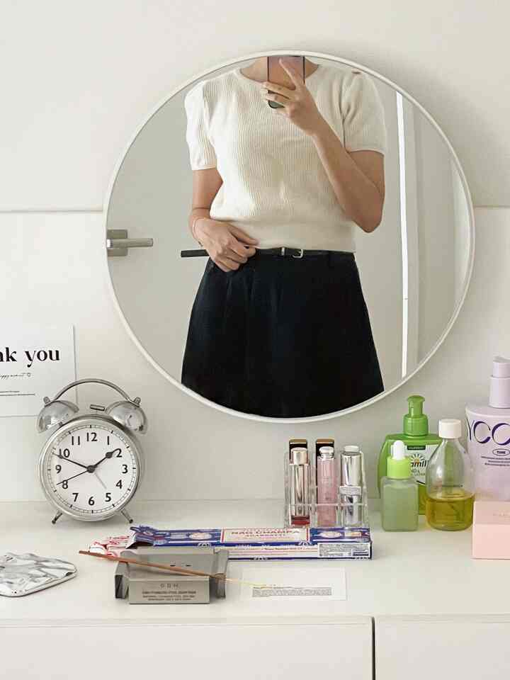 ＃私たちの家フォトゾーン＃化粧台＃出勤ルック 

化粧台の円形ミラーがデイリールックをきれいに写らせてくれますよ✨
仲間たちは歓迎会も開きます☺️
おいしいイチゴケーキと
ハンソンは束も贈り物としてもらいました🍰❣️

幸せな最近です♡゛ 

＃日常＃デイリールック＃化粧台＃花束＃ケーキ＃イチゴケーキ＃歓迎会＃パーティー＃花瓶＃花瓶＃ハンソンイ花瓶＃ウォーキングマム＃育児マム＃今日の癒し＃夜のムード＃ootd＃ドレスルーム＃寝室＃ミラー自撮り＃今日の家で買った＃メイド＃サークルミラー＃ミラー