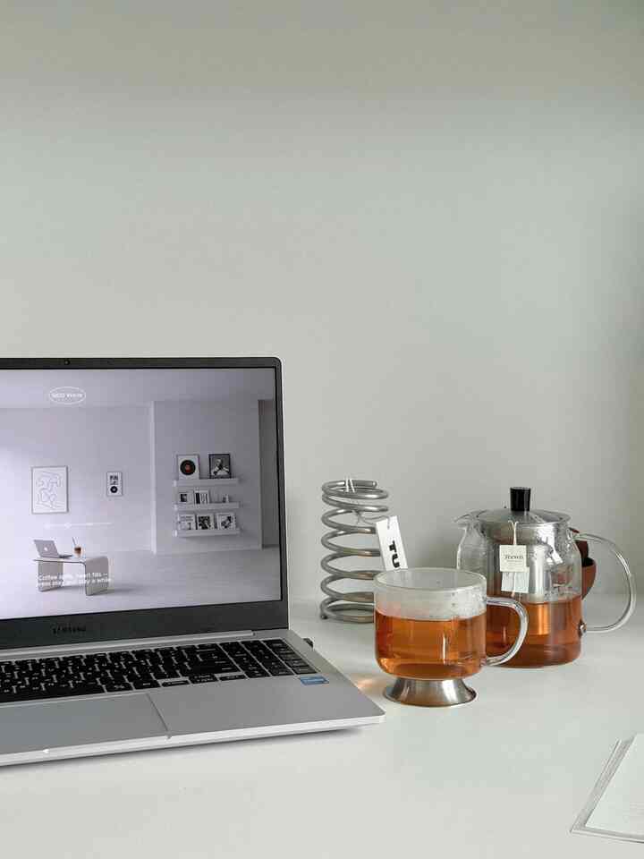 ＃コンスープ記録集
新しく入ったティーポッドとガラスカップがまるでセットのようによく合いますよね？
ホームカフェ杯で使っようと買ったガラスカップとよく似合いそうでサーチした先に見つけた可愛くて丈夫なティーポッドです。
コーヒーが大好きですが、カフェインを少し減らすためにティーを飲んでいます。
ティーウィズのヨジュ豚ジャガイモ茶はノンカフェのルイボスだととても香ばしくて美味しいです♥




＃ティーポット 