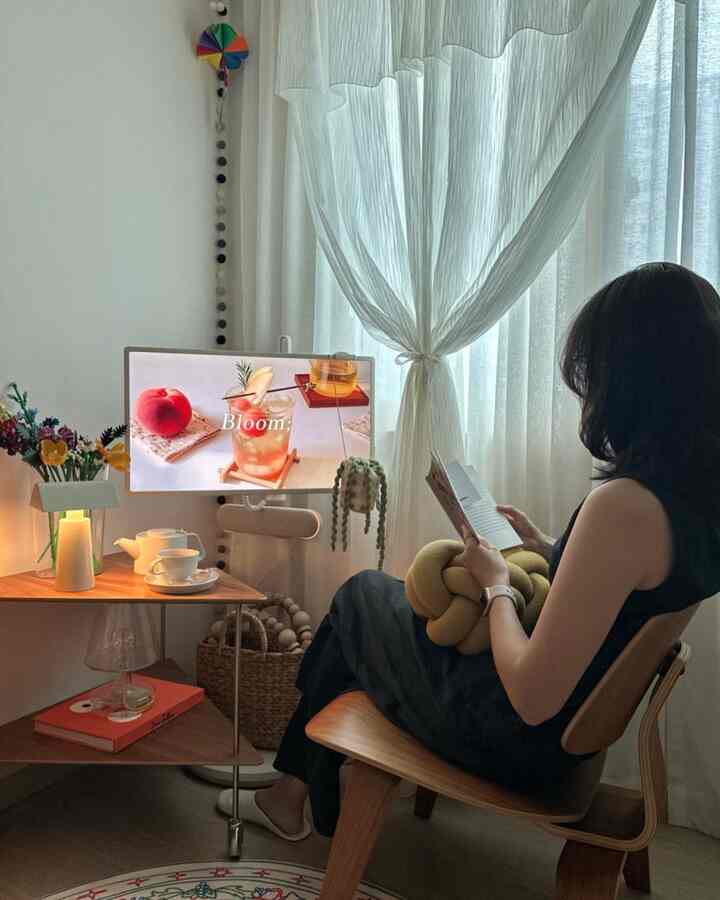 #콘수프기록집 #예쁜템최고야  #방꾸미기  #스탠바이미  #리딩 #휴일 #연휴 #휴식  #허먼밀러 #lcw   #월넛 #우리집포토존 