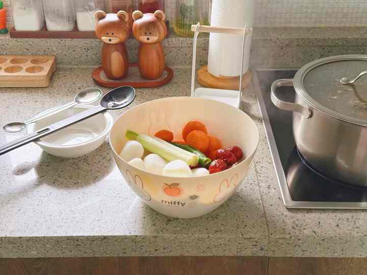 #秋休み日記 📝 / 🌤️ &️ ☔️

秋夕連休には酸素だけ行ってきて、
食べたい食べ物を作って食べながら
ちょうど家コック休憩私たちの家 :)

弟がリブを食べたいと言って
豚カルビ2kg買ってカルビ蒸し作りました。
YouTubeの「娘のためのレシピ」を見て作ったのに
（ https://youtu.be/pEB1Fjn9Rh8?si=QybHmvbmDiLbWliA ）
両親も弟もいっぱいおいしく食べて食べるようです。
カルビを蒸し、まさにハーブを作ります。
陸戦とドンテジョン、ブチュジョンも叫んだ。
気にせずに写真を残すことができませんでした。

昨日はキッチンに8時間下がりました。
全てまとめておいて夜に気絶してしまう。
疲れて寝てしまった🥹


＃四季の日記＃日常＃日常記録
＃コンスープ記録集＃連休＃連休
#コンスープ記録
＃今日のガーデン＃秋＃チュソク＃食べ物
#カルビ蒸し #豚カルビ蒸し #キッチン #キッチン用品
#自宅で一番忙しい #ftc10話