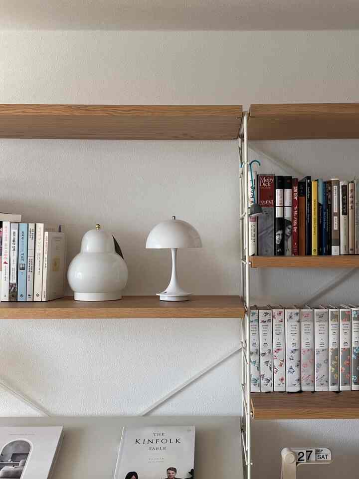 ＃かわいいテム最高です＃コンスープ記録集

早朝にリビングルームに出てみると、秋の日差しはちゃんとした。 
夏を通して太陽が浅く入って来て、私は嬉しいです。
様々なオブジェや家具も自然光が入ってくるとはるかにきれいに見えるようです 💛


＃秋＃リビングルームインテリア＃シェルフインテリア＃暖炉コンソール＃子供の家の居間＃オブジェクト 