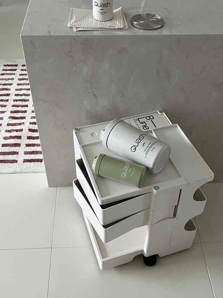 #サリーム

自分で使ってみると、なぜみんな掃除用品として「クォッシュ、クォッシュ-」推奨されるのか理解されていたクォッシュの魅力です。

しかも、ティッシュで拭き取るだけだったり、洗浄剤振りかけて水で洗ってあげるだけで掃除になるので面倒だった掃除がしやすくなり - 久しぶりにきれいなキッチンを見ると気持ちも良く🧼クォッシュ万万歳！


＃台所インテリア 
#クォッシュ #クォッシュギフトセット #ギフトセットおすすめ #quash