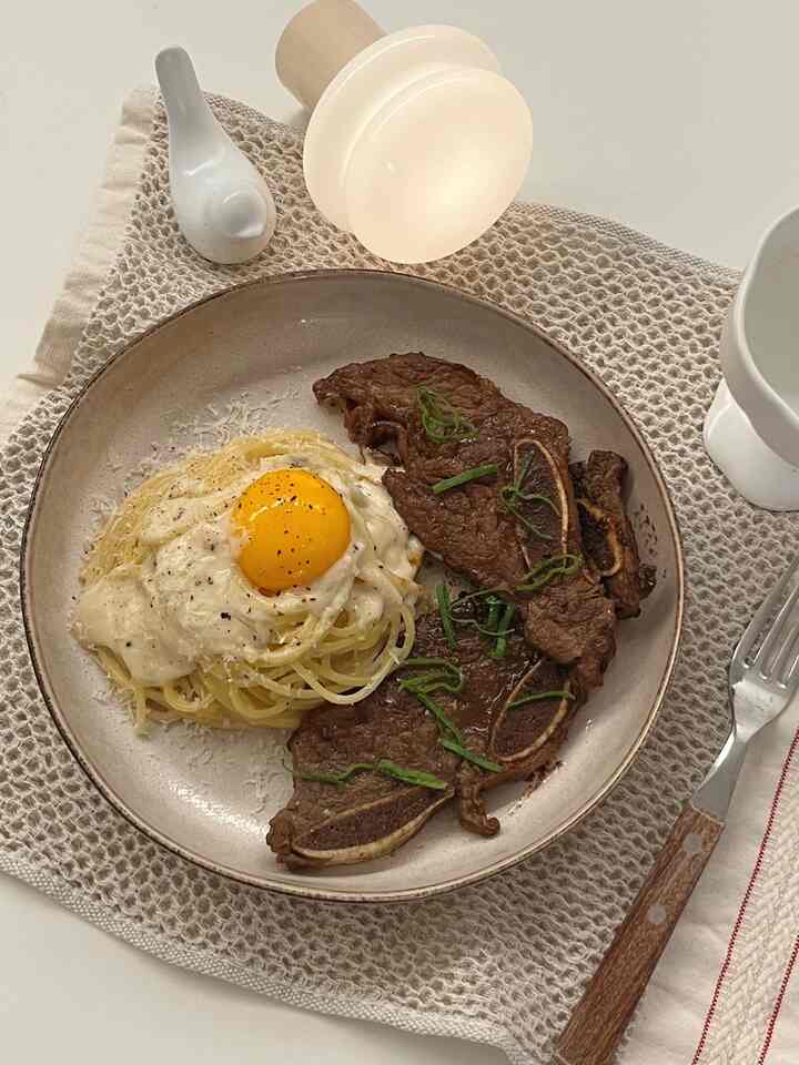 ランチ時に食べて曖昧に残ったラカルビでパスタ！ 

おしゃれなクリームパスタに卵黄、コショウ、パルマジアーノ・レジアーノチーズアップ、 
サイドでラカルビと波少し上げれば完成～ 

簡単に食べたのはかなり美味しかったです😋


＃コンスープ記録集 #ホームストア 