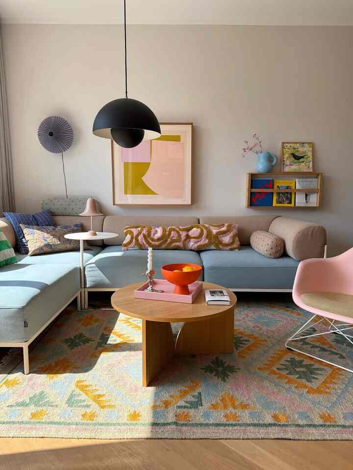 A cozy living space filled with warm sunlight and playful colors ☀️💗
Credit : @hej_sylwi

#ScandinavianDesign #ColorfulHome #ModernLiving
