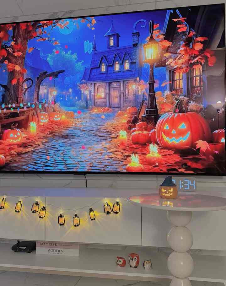 道を歩いてみると、ハロウィンの小物を売っているので、秋の雰囲気も出す兼惜しそうにいくつかアップしてきました🎃ハロウィンの帽子をかぶった泣き猫の姿もおまけに上げてみますよ🤍
＃秋の私たちの家＃ハロウィーン＃ハロウィンデコ＃ハロウィン飾り＃猫＃猫の家＃リビングインテリア＃リビング飾り