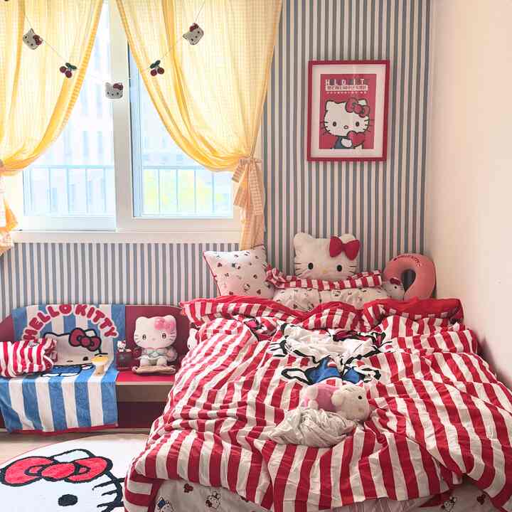 連休を白く燃やす
娘バカの情熱で

突然キティルームになってしまった西下房♥️

H&Mキティコラボを見たら
突然インスピレーションを受けたのか 
インテリアフィルムを注文してカットして貼り付ける
一日、汗をかいて完成させました。

世界に私のお父さんのようなお父さんはいません。
とても幸せな娘の姿に
お父さんはとても幸せです。

おかげで、家のスターの懇願に陥っていた私にも
貴重なコンテンツソースを作って 
みんなが幸せだった連休の終わり🍎

#アイバン
#アイバンインテリア 
#アイデア 
#ハローキティ
#hnmhellokitty 
#hellokitty 
#hnm
#コンスプ
#秋休み日記 
#キッチン
#子ども
#寝台
#お母さん
#収納
#収納家具
#アイバン
#ラグ
#キティラグ
#キティ
#アイベッド
#寝具 

