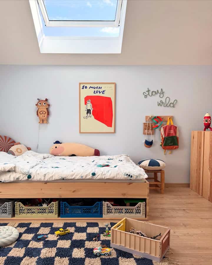 Welcome to his vibrant kingdom of imagination 💛💙💚 #KidsRoomDecor

credit: @liser_k