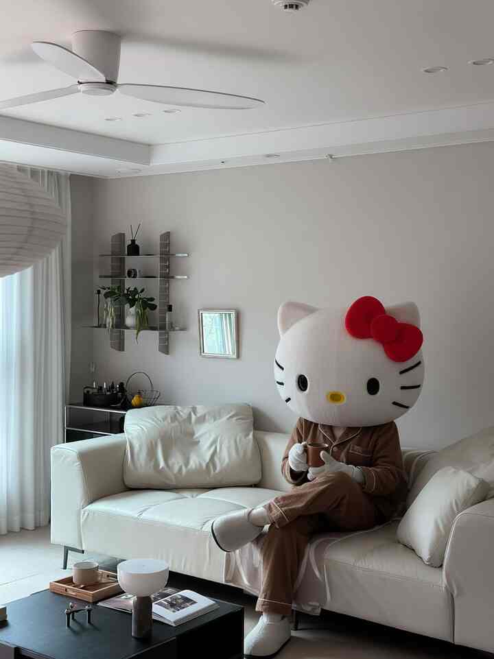 #콘수프기록집 #오늘의우리집 
我が家にも遊びに来たキティ人形脱！
本当にㅎㅎ不思議なのに、どんどんきれいなものがありましたか？ （ぬいぐるみaiはありません。）
同じ指示でも鼻がどんどんくぼんで消え、ベッドキティは全身を人形脱いでくれと言っても手はずっと人手🤣
それでもかわいいのはひとつひとつですか？ ㅎㅎ
あまりにも不思議なので私もそっと上げてみます

#deevidai #키티탈 #인형탈} #산리오 #hellokitty #sanrio #맞팔 #맞팔환영 #맞팔해요 #ai 

