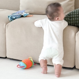 🛋️소파 정복 성공
아기 크는 속도가 정말 빠른것 같어요
뒤집기 처음 했던게 엊그제인데
벌써 잡고 서기 성공!
소파는 성역이었는데
이제 저는 어디루 가야할까요 😂
#오늘의우리집 #콘수프기록집 
#아기있는집 #아기있는집거실
#아기가사는집 #아기있는집인테리어
#아기가있는집거실 #육아일상 
#육아 #육아맘소통 #육아맞팔 