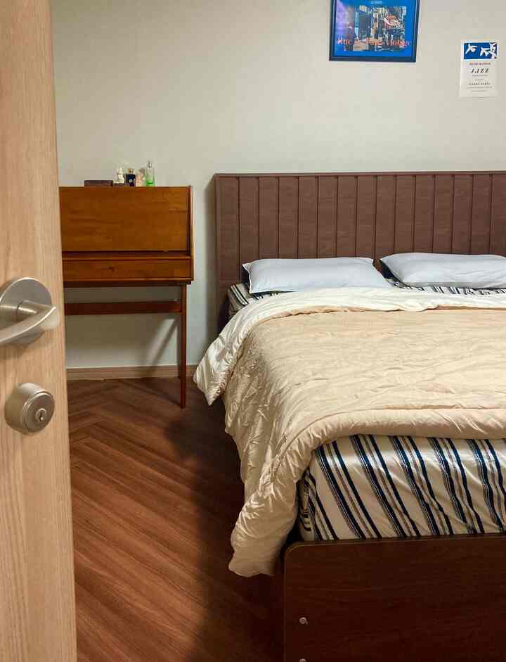 ＃コンスープ記録集＃今日の私たちの家＃ナチュラルインテリア

モングルで肌触りが漂うノーコンセプト深く寝たいシリーズ 布団で今秋の寝具類を変えました:)

本当に暖かく見えて眠りにつくソルソル😴
ますます布団の外には危険な季節が来ていますね🫠

#秋のインテリア