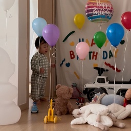 #콘수프기록집 #오늘의우리집
10월 17일 저희 아기가 첫 생일을 맞이했어요! 
엄마가 새벽에 일어나서 미리 준비한 깜짝 생일파티에 너무너무 좋아해줘서 뿌듯했어요 ♥️
아기치즈케이크와 미역국으로 아침을 먹고 아직 말을 못하지만 옹알이로 기쁨을 표현해준거같아서 고맙네요!
일년동안 잘커줘서 고마워 사랑해 👶🏻
#육아 #육아스타그램 #육아소통 #아기방 #아기방꾸미기 #아기가사는집 #아기생일 #생일파티 #생일소품 #엄마표 #셀프 #아들맘 #첫돌 #첫생일 #맞팔 #소통 