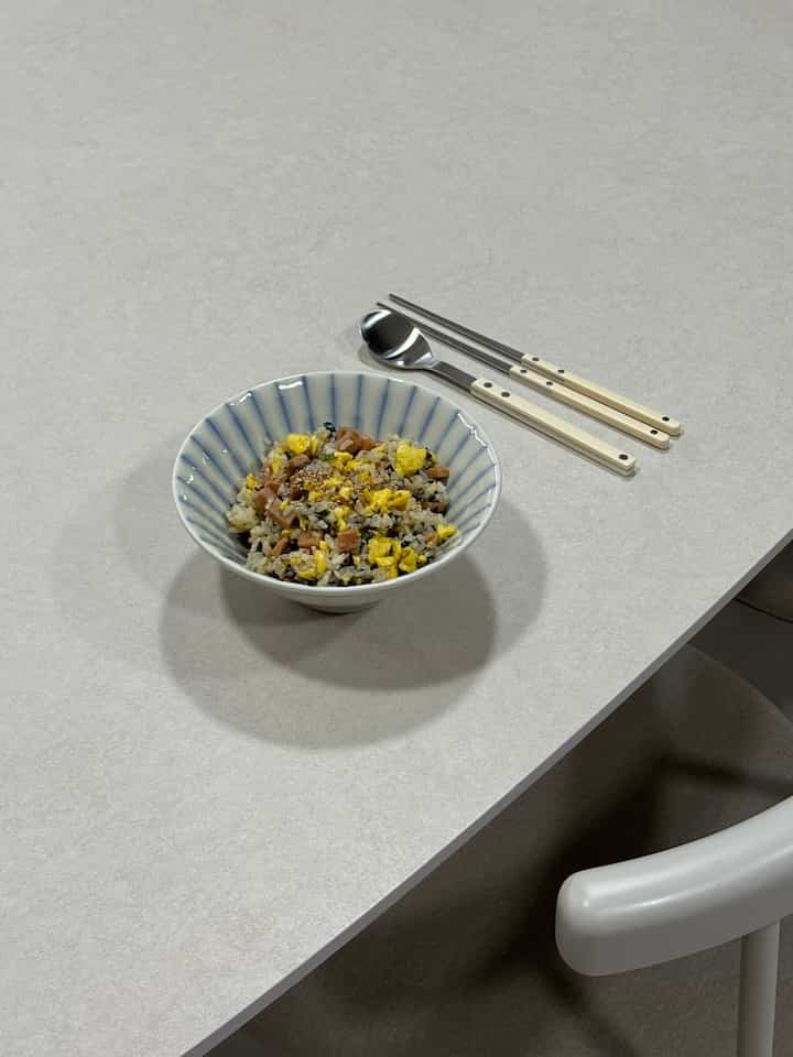 A simple Spam rice bowl for dinner tonight, haha 

#EatingRecord #저녁메뉴 #홈스타그램 #홈인테리어 
#HomeDecoration #맞팔 #홈스타일링 #오늘의집 #신혼집
#DailyLife #웰컴미션 #콘수프기록 #소통 #맞팔환영