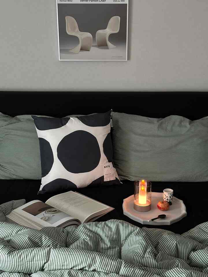 今朝夕方でかなり寒いです！
もうすぐ冬が来るでしょう💨

この頃、私が主に点灯している照明があります。
ミミズはキャンドルに似ているキャンドルホロンランプです🕯️

モーションセンサーが付いているので手のひとつで
on/offと明るさ調整まで両方可能です。

キャンドル状のLED電球が風に揺れると
まるで本物のキャンドルを入れたかのように暖かいムードが演出されます。
ゆったりと静かで暖かい光にどんどんあざ-✨

Cタイプ充電ポートで緩衝後最大8時間連続
簡単にワイヤレスで使えます◡̈

近日来るクリスマスシーズンにもよく似合う
魔法のように恍惚で感性的なホロンランプ！

{エンビーホームXYouTube照明コラボマーケット}
•10月27日（月） - 11月2日（日）わずか7日間！
•通常価格と比較して50％割引

🖤タグをクリックするとすぐに購入できます🖤


＃コラボマーケット＃今日の家クリエイター＃スペシャルクリエイター＃家の装飾＃今日の家＃ホームスタイリング＃ベッドルームインテリア＃リビングインテリア＃照明インテリア＃照明おすすめ＃ホロンランプ＃キャンドルランプ＃冬のインテリア＃クリスマスモダン#リビングライト #コラボマーケット #homeinteriordesign #homedeco