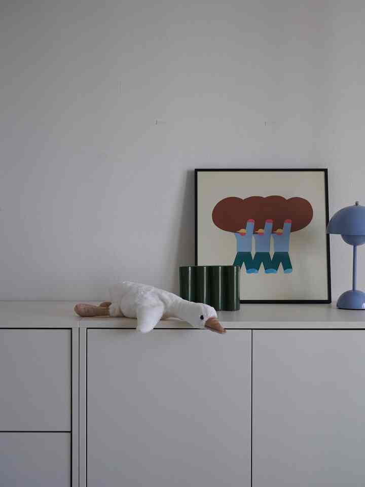  

可愛いブランガトアヒル人形のコケが私の家に来ました♡゛

6ヶ月から赤ちゃんは分離不安という感情が生じ、親がいないときに感じる不安感を人形や布団など第2の愛着対象を通じて緩和させるそうです:)

要塞の離乳食工場を回すのではないので、あまり遊べなかったので申し訳ありませんでしたが、愛着の友人のコクコクができたので安心しています。

口腔がひどくて口にたくさん持っていますが、 
毛抜けが全くなく、kc認証を受けてさらに安心です:)  #블랑가또오리인형 #애착인형 #아기방 #아기방인테리어 #아기방꾸미기 #블랑가또 #오리인형 #애착인형 #출산선물 #돌선물 #duck #plush #blancgateau

