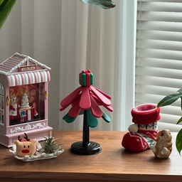 #콘수프기록집 #예쁜템최고야 
너무 귀엽죠? 🎄 
얼핏 보면 그냥 크리스마스 소품 같지만,
사실 실용성 최고인 냄비받침대예요!
트리 모양이라 깔끔하게 모아서 보관하기 좋고,
쓸 때도 쉽게 꺼내 쓰기 편해서 요즘 자주 손이 가요.
실리콘 재질이라 탈까 걱정도 없고,
미끄러지지도 않아서 안정감 있게 쓸 수 있어요.
게다가 열탕 소독도 가능해서 깨끗하게 관리할 수 있다는 점도 굿👌
크리스마스 시즌엔 플레이팅 소품으로 써도 너무 예뻐요.
실용성도 잡고, 분위기도 챙긴 완전 만족템이에요. 💚
#협찬 #드로우데이 #drawday #냄비받침 #트리냄비받침 #냄비받침대 #실리콘받침대 #미니트리 #실리콘냄비받침 #실리콘냄비받침대 #코스터 #소품 #크리스마스 #주방소품 #크리스마스트리 #크리스마스장식 #크리스마스소품 #홈파티 #크리스마스인테리어 #크리스마스플레이팅 #크리스마스파티 #홈파티인테리어 #집들이선물추천

