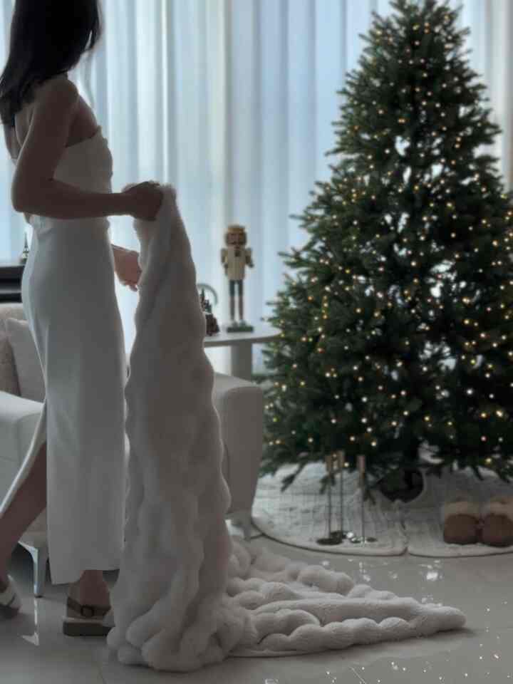 Apa yang membuat musim dingin begitu nyaman?
Bukankah itu semangat Natal?
Saya memasang pohon Natal,
mengeluarkan pemecah kacang dan kotak musik,
dan menambahkan sentuhan nyaman dengan lilin dan aggro.
Bagaimana musim dinginmu?

#CornSoupRecord #예쁜템최고야 #트리꾸미기 #트리 #트리추천 #pe100트리 #풍성한트리 #전구만감아도예쁜트리 #미아홈