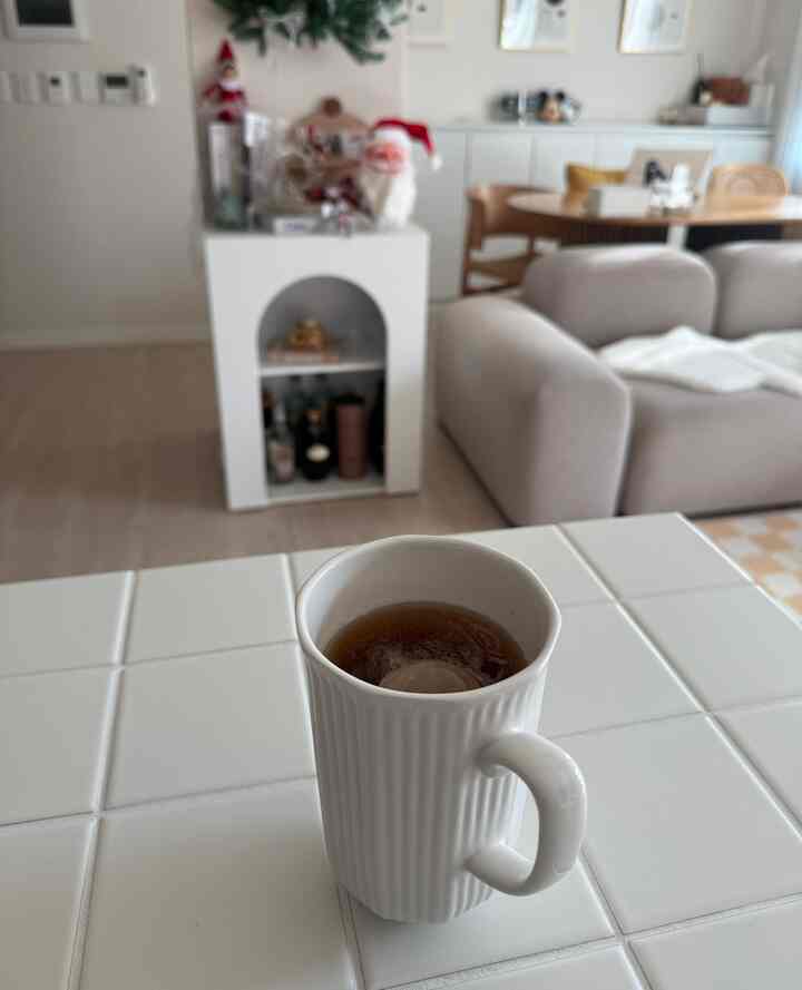 ＃サリムサル＃コンスープ記録集

寒くてもあああきらめません… ☕️🧊🤍
アイスクリームもあきらめません🤣
昨日、夫が買ってくれたアイスブリュレ🤍
前回もご紹介しましたがセブンイレブンに販売します！
私は日本に行くことができず、日本で販売する味は 
知りませんが、おいしくてよく買っています❕

＃ああ＃コーヒー＃コーヒー輸血＃コーヒータイム＃ホームカフェ＃アイスブリュレ＃スナック＃アイスクリーム＃ジャクソンカメレオン＃ペブルソファ＃モジュールソファ＃クリスマスインテリア＃モザイクタイル＃セルフ施工＃セルフタイル施工＃セルフインテリア＃ユンド磁器＃今日のガーデン＃クリスマスインテリア＃ウォールツリー＃サンタ＃クリスマス小道具＃かわいい