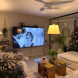 새로운 오너먼트로 트리를 꾸며줬어요 !
올해는 화려하게 크리스마스를 보내려고요 🎄
트리 고민하다가 일찍 꺼냈는데 꺼내길 잘한 것 같아요 :)
#크리스마스 #트리 #180cm트리 #트리꾸미기 #리본오너먼트 #소파테이블 #루미르조명 #리튼러그 #거실러그 #아르떼미데톨로메오 #장스탠드 #실링팬 #그럼사라 #포스터 #포스터인테리어 #가벽 #파티션 #턴테이블 #모빌 #주방 #다이닝룸 #거실 #거실꾸미기 #소피아린드 #지류수납장 #커튼 #예쁜템최고야 #콘수프기록집 