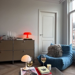 Soft lights, a good book, and a glass of wine 🍷the kind of evening that slows time down.
Credit:@vintageandcurate
#CozyVibes #HomeAesthetic #InteriorMood #WeekendAtHome #ModernDecor #SoftLighting #DesignInspiration #RelaxingEvening