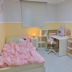 곰팡이 냄새로 가득했던 아이의 방, 차마 그대로 둘 수가 없었어요🥹

천장부터 바닥, 벽지, 장판, 가구까지 전부 새로 고쳐서 전부 제 사비로 아이에게 ‘세상에서 가장 따뜻한 방’을 선물했어요💛

3일동안 정말 힘들었지만, 마지막날 너무 좋아하는 아이를 보며 힘들었던게 사르르 녹더라구요🙈
이번 공간은 단순한 인테리어가 아니라 한 아이의 하루와 마음을 바꿔주는 일이었어요 (ง •̀_•́)ง 

유튜브에 영상 올려두었으니 궁금하신분은 굥하우스 검색해주세요!
참!! 이벤트도 진행중이에요🫢
