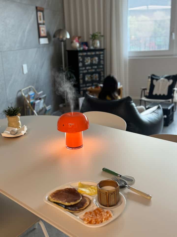 #コンスープ
#今日の私の家 

パンケーキ+卵オムレツ+みかん+クールミルク
忙しい朝今日の我が家🧡

＃今日の朝＃リビングルームのインテリア＃ダイニングテーブル＃ホワイトテーブル＃朝食メニュー