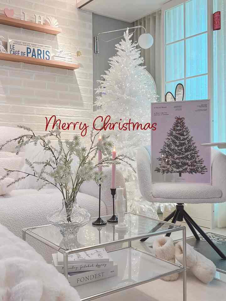 ＃かわいいテム最高屋＃クリスマス＃コンスープ記録集 
-
-
私たちの最初の出会いは甘くて特別に♡︎
その間、私は私の友人から見て買い物かごにいっぱい入れました。 
インナージョギングです。
ついに私たちは、最初の出会いをしました！
インナージョギングの2025クリスマスシリーズの一つである「ライトツリー」です。
騒々しい輝きより、落ち着いた色味で冬のぬくもりを込めた 
ライトツリーポスターは、
甘いパステルカラーの空の背景と白い雪の花
大きな木を巻き込んだキラキラ電球と端正なオーナメント..
これらすべてがまるで一つであるかのようにとてもよく合いながら美しいです。
華やかな装飾より、目と心が快適になる一枚のポスター
それはインナージョギングポスターではないでしょうか。

今冬インナージョギングと一緒にふわふわの休息を感じてみてください(⺣◡⺣)♡*
@innerjogging 
。
。
。
。
＃インナージョギング＃インナージョギングポスター＃クリスマスポスター＃ポスターインテリア＃小道具インテリア＃インテリアポスター＃クリスマスムード＃クリスマスインテリア小道具＃クリスマスフォトゾーン＃クリスマスデコ＃冬のインテリア＃フレンチインテリア＃ホワイトツリー＃tmas #frenchinteriors #interiorposter