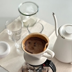 커피☕️

내 인생에(?) 커피 빠지면 섭하지!
주말에 마셨던 아이스드립
이제 날이 추워지면 못마실테니
부지런히 마셔두자 🧊

드리퍼세트 : 칼리타
전기포트 : 발뮤다
컵 : 무인양품
테이블매트 : 무인양품


#온더테이블 #커피 #커피타임 #커피포트 #커피존 #홈카페 #홈카페인테리어 #홈카페투어 #드립커피 #드립포트 #드립세트 #드립커피세트 #신혼부부 #신혼부부일상 #무인양품 #무인양품에서뭐사지 #무인양품추천템 #발뮤다 #발뮤다더팟 #신혼가전 #신혼가전추천 #집들이선물 #집들이선물추천 
