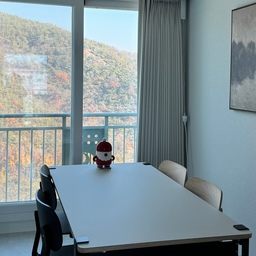 #서재인태리어 
가을이 왔어요 🍂🍁
고양이도 사색하는 계절! 
#이케아 #ikea #mutomo #뮤토모