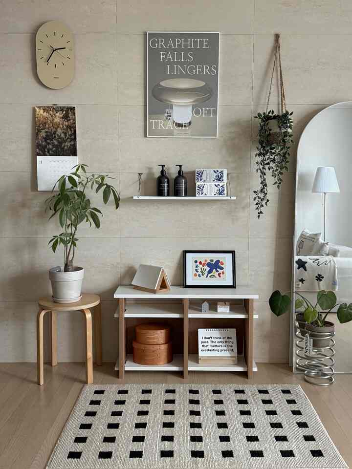 #오각형우리집 #포토존

I rearrange my furniture frequently, so I've created small photo zones throughout my home.

At first, I felt bad for the pretty little items lying dormant in boxes, so I started taking them out one by one. Now, they've become the biggest visual delight in my home.☺️

Since I'm renting, major interior design and construction are difficult, but I'm constantly decorating to create a space that reflects my personal  #거실포토존 #거실 #거실꾸미기 #데스크테리어 #데스크소품 #이케아 #이케아추천템 #이케아서재 #이케아책상 #책상인테리어 #책상정리 #벽꾸미기 #선반인테리어 #선반꾸미기 #인테리어소품 #포스터 #포스터인테리어 #액자 #액자인테리어 #크리스마스소품 #크리스마스데코 #러그 #러그인테리어 #식물인테리어 #전신거울 #식물존 #맞팔