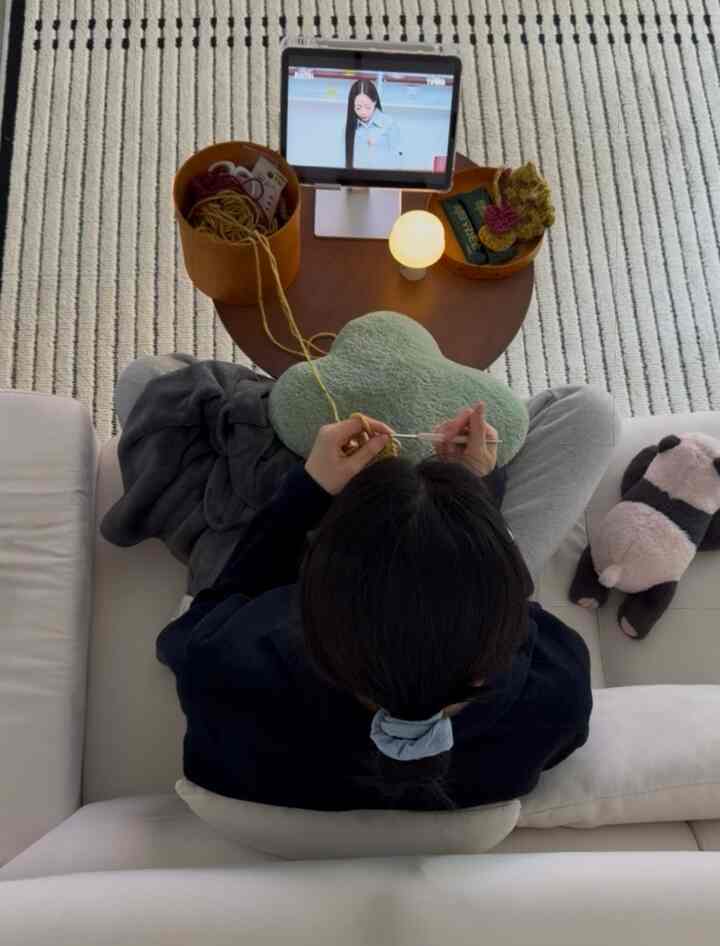 ＃今日の私たちの家＃コンスープ記録集

私は中毒になりました編中毒🧶
一日中座席に座って編み工場を稼動🧵

＃家の飾り＃新婚日記＃新婚旅行＃新婚日常＃25ピクニックインテリア＃20ピエロインテリア＃25ピクチャーインテリア＃ミニマルインテリア＃編み物＃家畜＃新婚家の飾り
