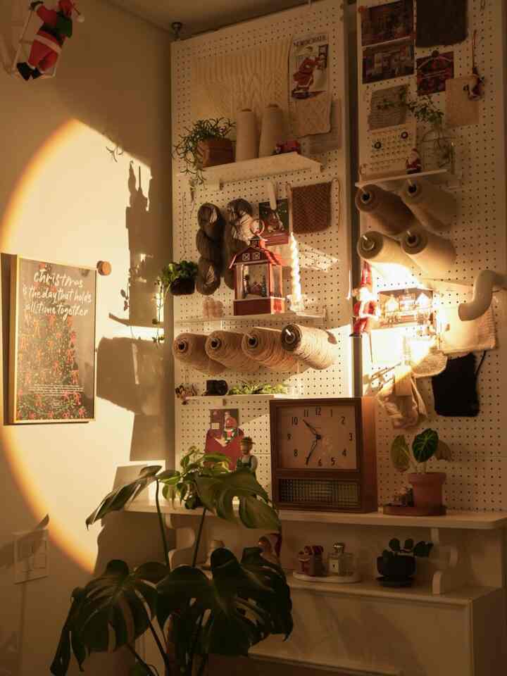 Natal sudah dekat🎄🎅🌲
Hiasi ruangan Anda dengan lagu-lagu Natal dan rasakan semangat Natal❤️

#NatalSerius #크리스마스 #크리스마스소품 #크리스마스데코 #크리스마스장식 #크리스마스인테리어 #크리스마스준비 #크리스마스잇템 #맞팔 #맞팔환영 #맞팔해요 #타공판인테리어 #크리스마스포스터 #전구