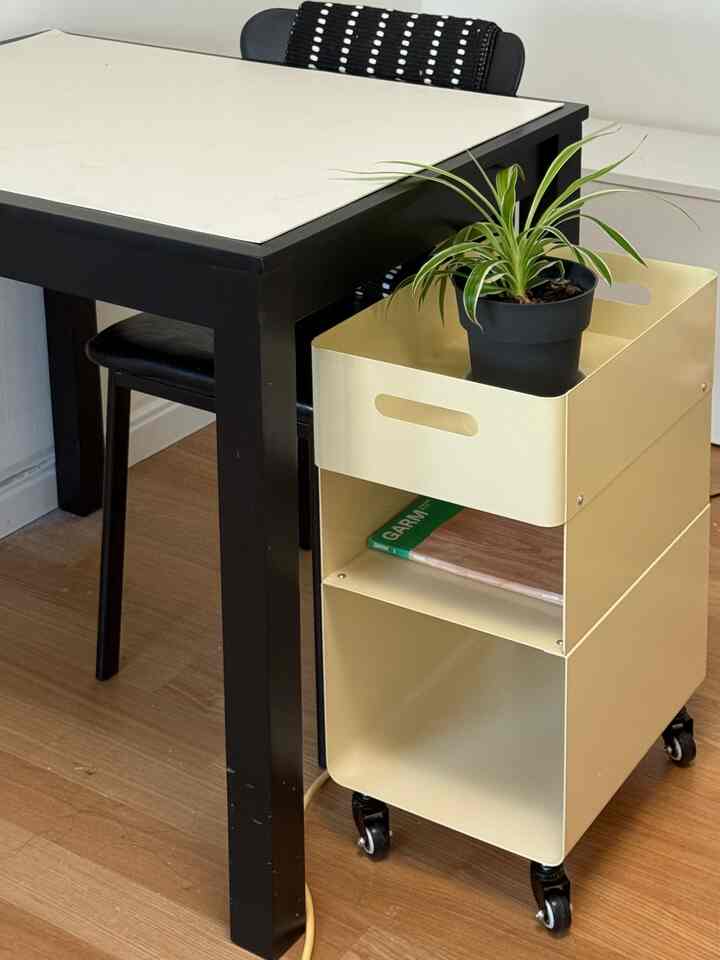 #ProductProvided

A butter-colored spoon next to a black desk 🧈
I'm into color more than neutrals these days,
and this trolley is so efficient because it's a piece of furniture that can be moved around and used anywhere.💛

I'm actually worried about steel products rusting,
but this trolley is powder-coated, so it's resistant to everyday scratches
and the weld marks are barely visible,
giving it a clean finish that I love even more :)

🏷️ @living_hip

Ferox Steel Mobile Trolley_ Color: Butter

#ProductProvided #LivingHip #MidCenturyModern #MidCenturyModern
#SteelFurniture #SteelTrolley #SteelSideTable #MobileTrolley #Trolley #StorageTrolley #StorageFurniture #StorageCart #HomeStyling #HomeDecoration #SelfInterior