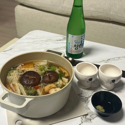 날씨가 추워져서 어묵탕이 땡기더라구요🍢
어묵탕에 청하 진짜 잘 어울리는거 아시죠,,?😋
#콘수프기록 #일상 #일상기록 #술안주 #술안주추천 #소주잔 #로파서울 #맞팔 #맞팔환영 #일상기록 #선팔맞팔 #선팔하면맞팔 