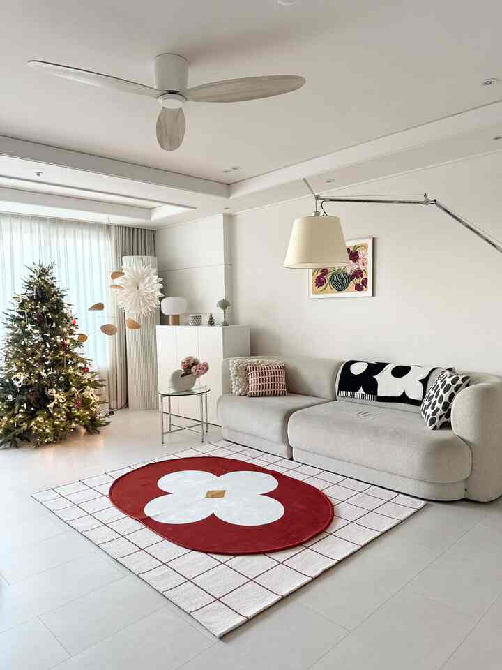 #크리스마스에진심인편 #크리스마스 #크리스마스트리 #크리스마스인테리어 #화이트인테리어 #트리 #트리인테리어 #트리꾸미기 #트리오너먼트 #거실 #거실인테리어 #러그 #러그인테리어 #러그스타일링

Even during the day, the tree lights are twinkling and working hard✨

Even as an adult, Christmas is still so exciting☺️

Winter with carols and trees is even more enjoyable🎄

#Christmas Rug #레드포인트 #먼지없는러그 #물세탁러그 #워셔블러그 #사계절러그 #단모러그 #아르떼미데 #러그카페트 #거실러그 #러그추천 #카페트 #카페트인테리어 #카페트러그 #러그의계절 #러그카페트