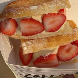 오예 딸기 두부크림치즈 바게트🥖🍓
콰쟉빠쨕 고소한 바게트에 플레인 두부크림치즈 + 당도 최상인 딸기 .. 짱짱짱 맛있음ㅠㅠ
댄스댄스댄스💃🏻
딸기 두부크림치즈 바게트(15,9)
#댄스댄스댄스 #바게트샌드위치 #빵 #샌드위치 #한남동맛집 #한남맛집 #서울맛집 #맛집 #맛집스타그램 #맛집추천 #맛집탐방 #카페 #카페스타그램 #카페투어 #카페추천 #핫플 #핫플레이스 #빵스타그램 #빵순이 #딸기 #브런치 
