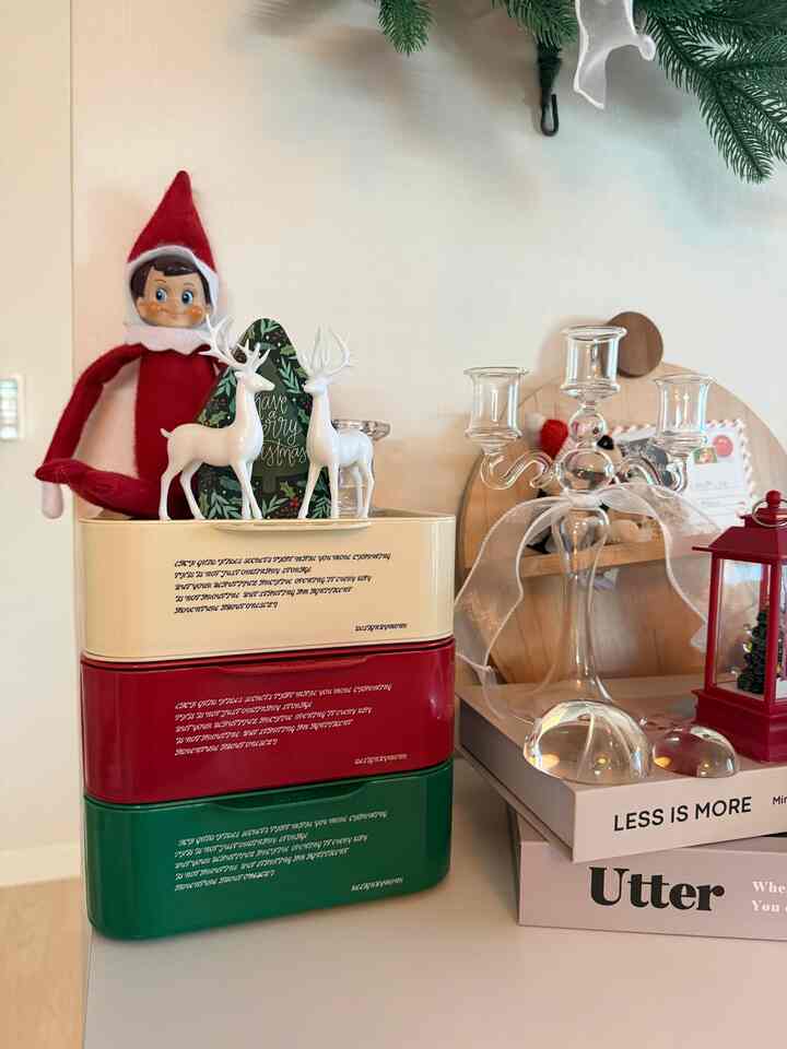 #gift

クリスマス感性ニャンニャン3段引き出しボックス🤍
クリスマスゾーンに置いてもかわいいです。 
ホームカフェゾン収納場 化粧台デスク どこに置いても
すごいですね🎄🤍

＃コンスープ記録集＃照明レストラン＃照明＃ホームカフェ＃ホームカフェインテリア＃かわいいカップ＃ローソク足 