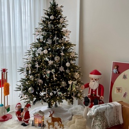 #크리스마스에진심인편 
벌써 이렇게 또 크리스마스가 다가오다니 🎄
시간 너무 빨라요,,
작년 크리스마스트리 정말 진심이었는데
올해도 열심히 꾸며보려구요 🤶🏻
트리는 꾸밀때는 조금 힘들어도 전구 감고 전원 딱 켜는 순간
힘들었던게 전부 날라가요 ✨✨
#콘수프기록집 #내돈내산 #오늘의우리집 #아기가사는집 
#아이가있는집 #오집템 #잘산템 #살림템 #예쁜템 
#집에서제일바빠 #오늘의집에서샀어 #살림살이 #집꾸미기
#인테리어소품 #방꾸미기 #장난감정리 #홈인테리어 
#트리꾸미기 #크리스마스트리 #트리소품 #플레이모빌산타
#예쁜게최고야 #예쁜템최고야 #귀여운게최고야 #육아일상 
#마이페이지꾸미기 